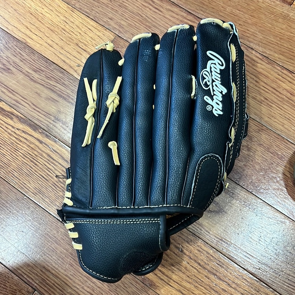Rawlings baseball glove
